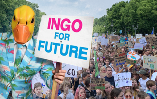 Ingo ohne Flamingo auf der Bühne bei Fridays for Future in Berlin